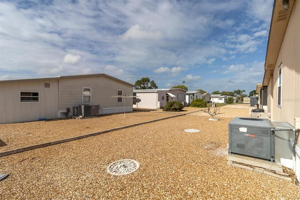 Active With Contract: $154,999 (2 beds, 2 baths, 1100 Square Feet)
