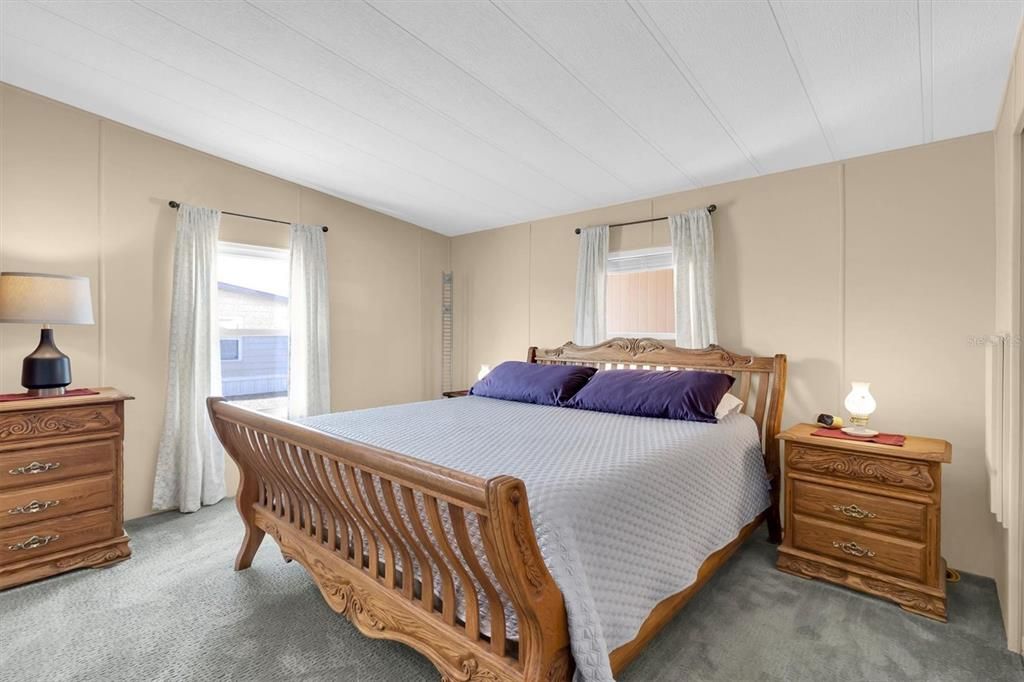 Active With Contract: $154,999 (2 beds, 2 baths, 1100 Square Feet)