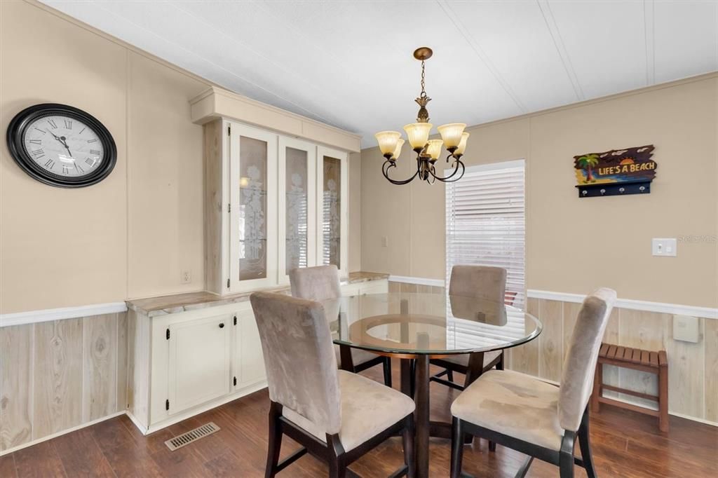 Active With Contract: $154,999 (2 beds, 2 baths, 1100 Square Feet)