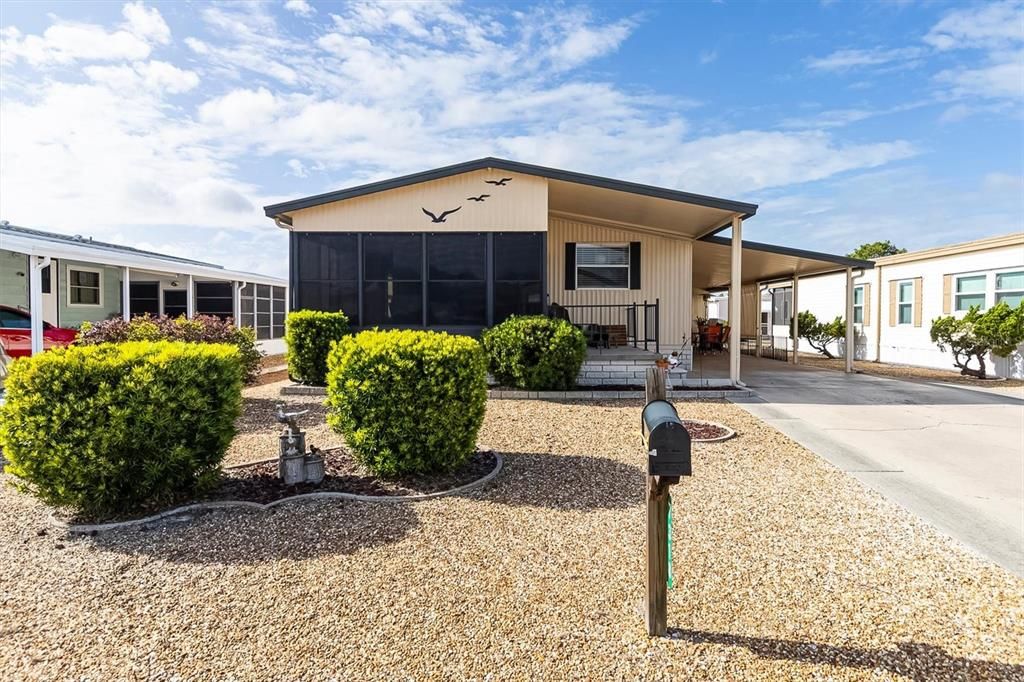 Active With Contract: $154,999 (2 beds, 2 baths, 1100 Square Feet)