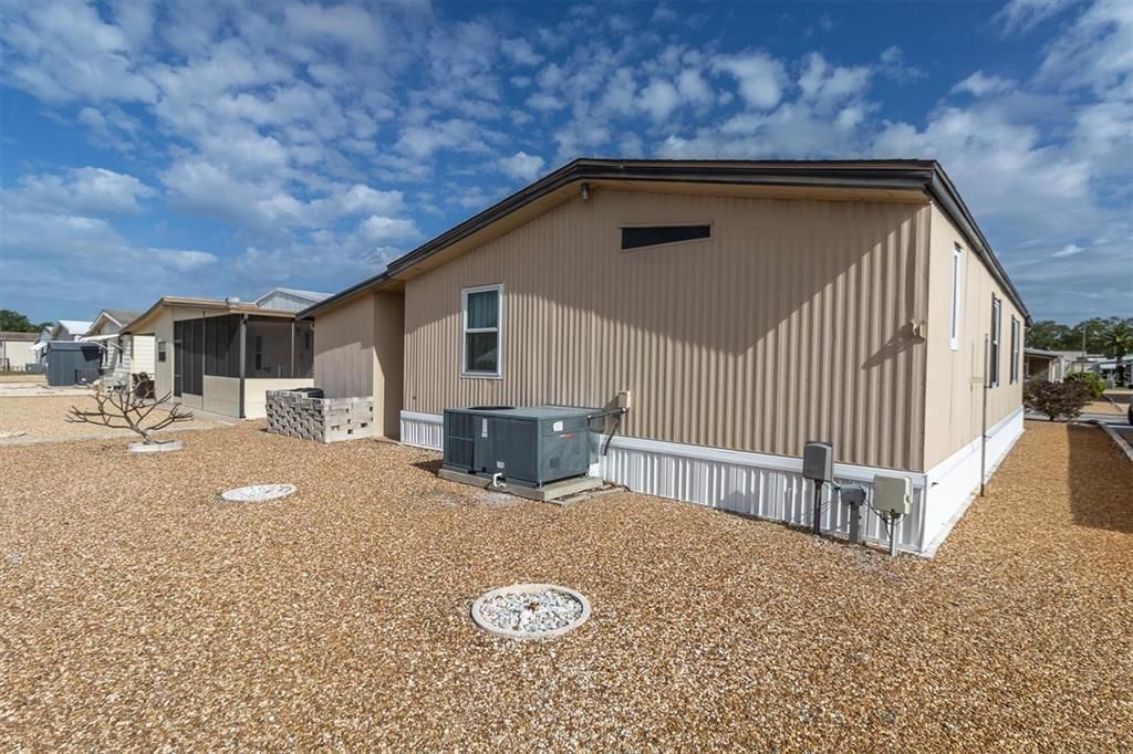 Active With Contract: $154,999 (2 beds, 2 baths, 1100 Square Feet)