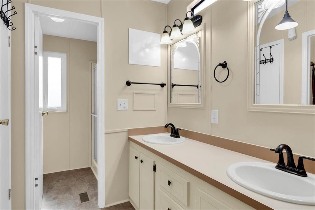 Active With Contract: $154,999 (2 beds, 2 baths, 1100 Square Feet)