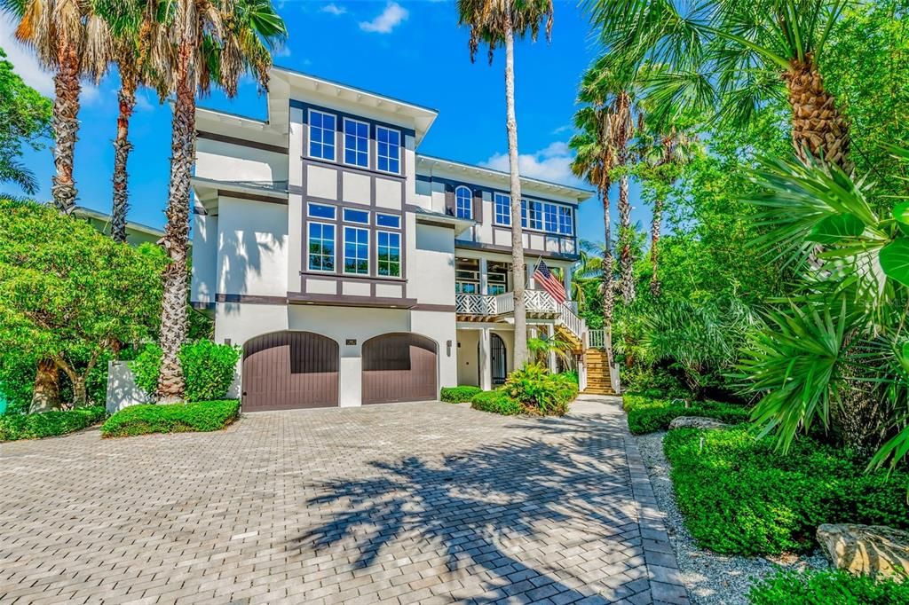 For Sale: $5,450,000 (5 beds, 4 baths, 4540 Square Feet)