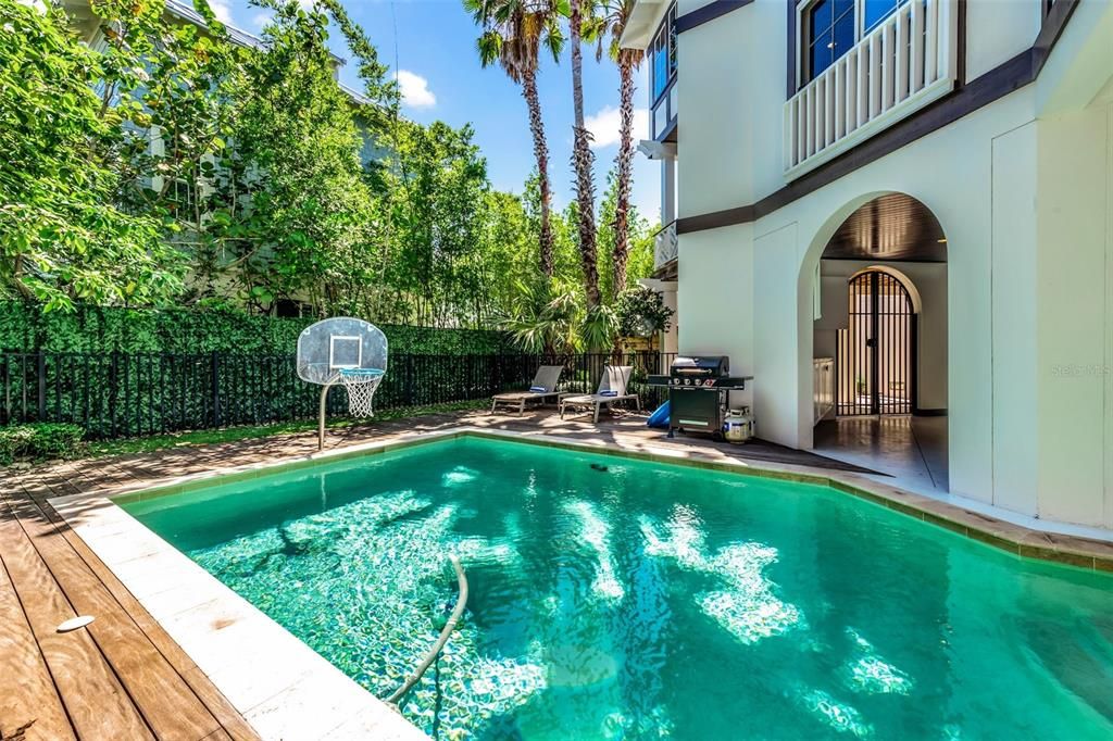 For Sale: $5,450,000 (5 beds, 4 baths, 4540 Square Feet)