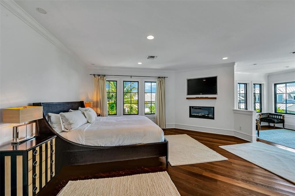 For Sale: $5,450,000 (5 beds, 4 baths, 4540 Square Feet)