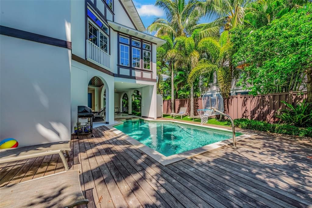 For Sale: $5,450,000 (5 beds, 4 baths, 4540 Square Feet)
