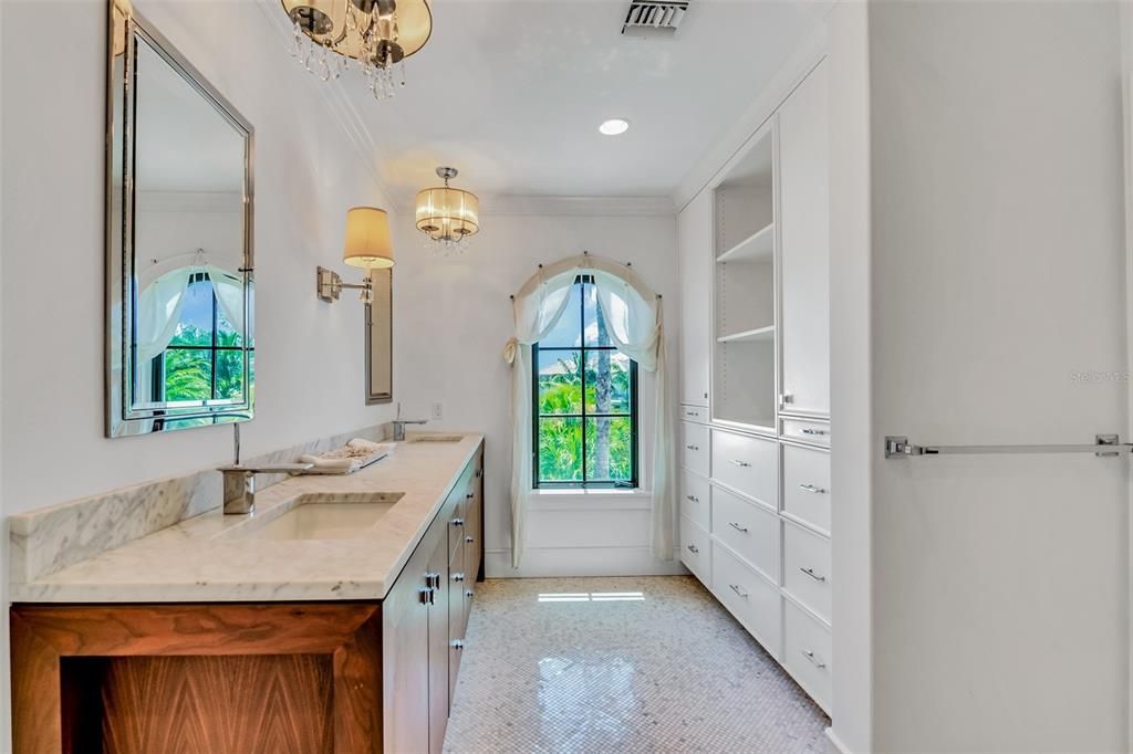 For Sale: $5,450,000 (5 beds, 4 baths, 4540 Square Feet)