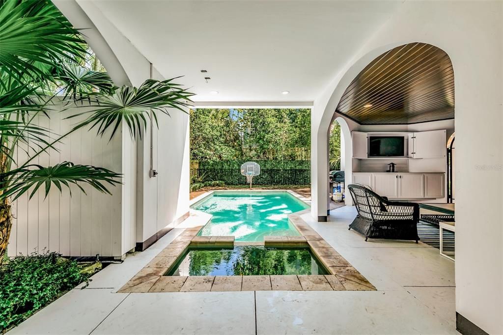 For Sale: $5,450,000 (5 beds, 4 baths, 4540 Square Feet)