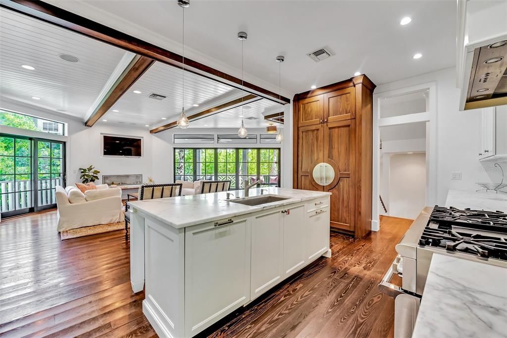 For Sale: $5,450,000 (5 beds, 4 baths, 4540 Square Feet)