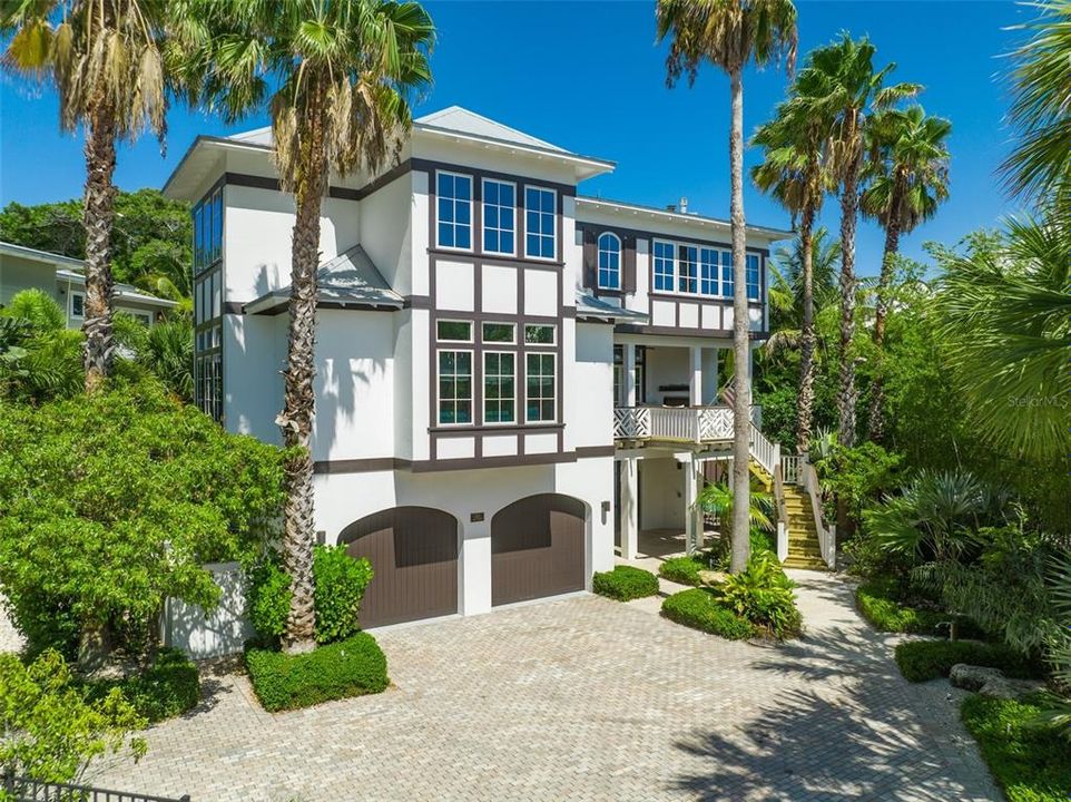 For Sale: $5,450,000 (5 beds, 4 baths, 4540 Square Feet)