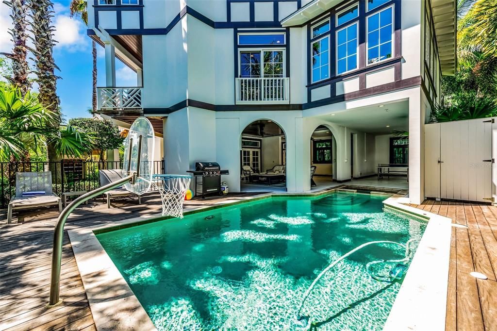 For Sale: $5,450,000 (5 beds, 4 baths, 4540 Square Feet)