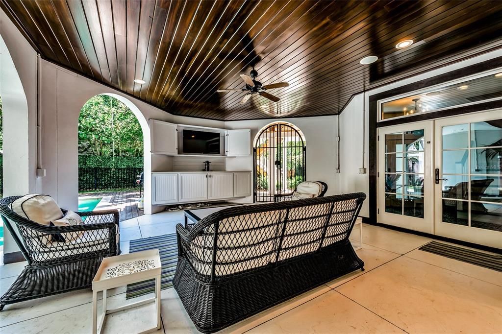 For Sale: $5,450,000 (5 beds, 4 baths, 4540 Square Feet)