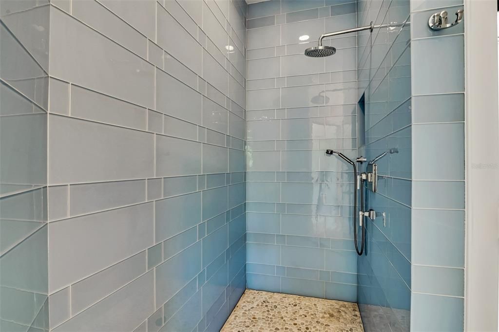 For Sale: $5,450,000 (5 beds, 4 baths, 4540 Square Feet)