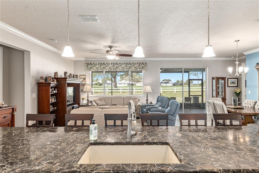 Activo con contrato: $445,000 (3 camas, 3 baños, 2814 Pies cuadrados)