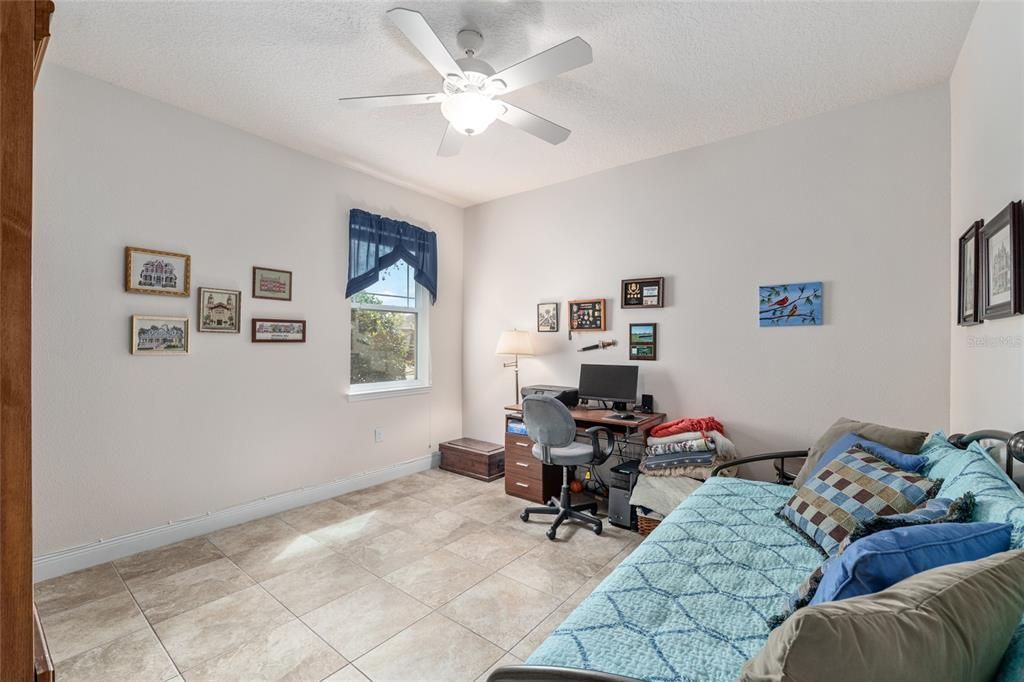 Activo con contrato: $445,000 (3 camas, 3 baños, 2814 Pies cuadrados)