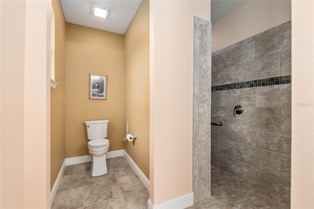 Activo con contrato: $445,000 (3 camas, 3 baños, 2814 Pies cuadrados)