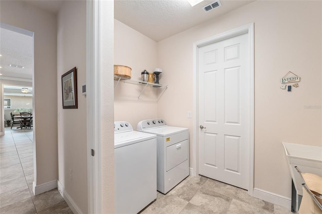 Activo con contrato: $445,000 (3 camas, 3 baños, 2814 Pies cuadrados)