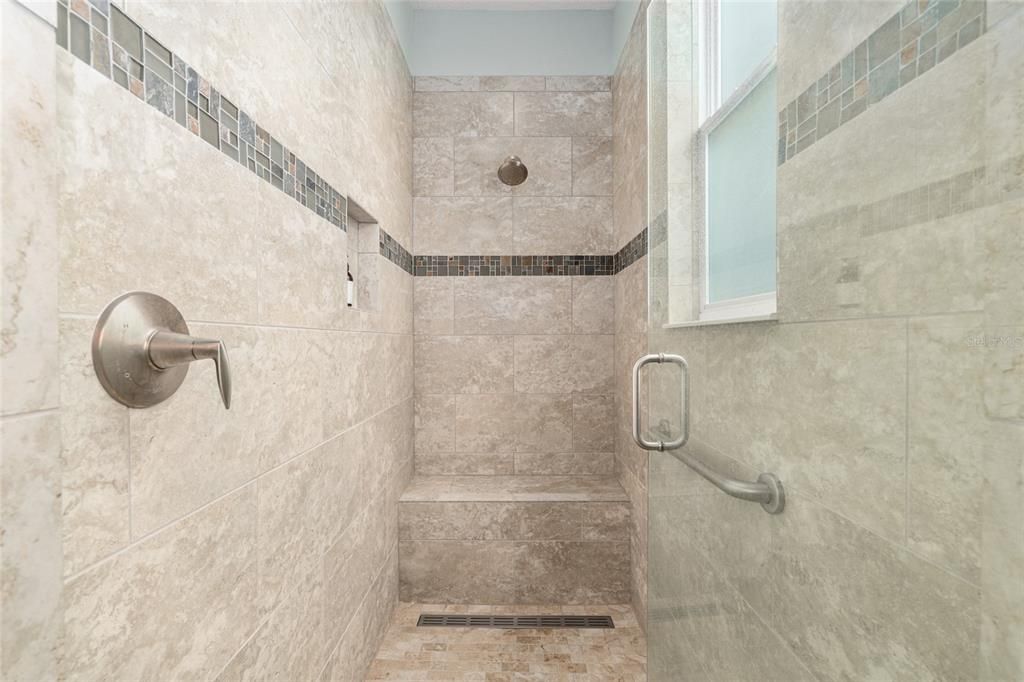 Activo con contrato: $445,000 (3 camas, 3 baños, 2814 Pies cuadrados)
