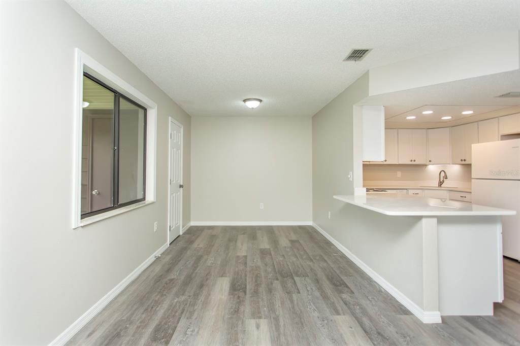 For Sale: $114,900 (2 beds, 2 baths, 1072 Square Feet)