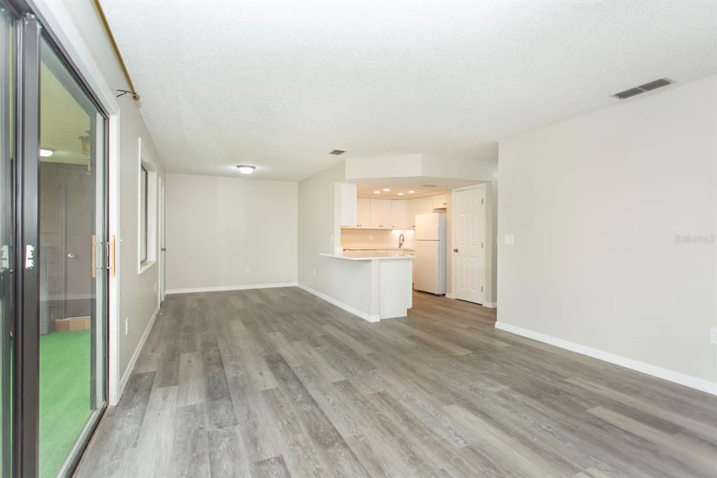 For Sale: $114,900 (2 beds, 2 baths, 1072 Square Feet)