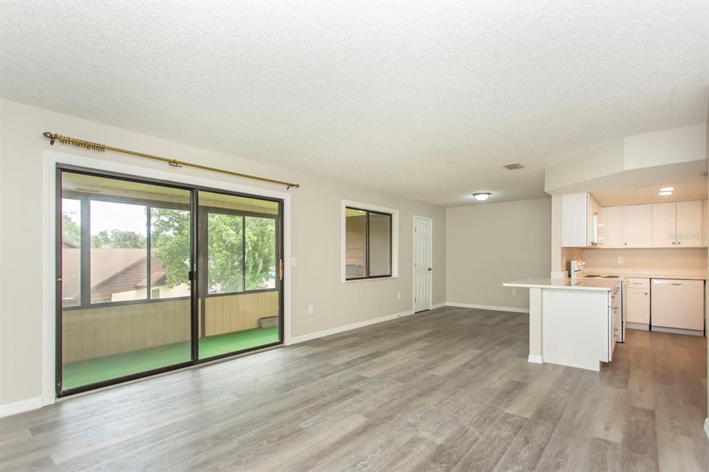 For Sale: $114,900 (2 beds, 2 baths, 1072 Square Feet)