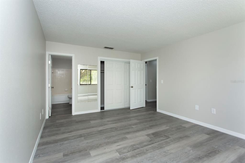 For Sale: $114,900 (2 beds, 2 baths, 1072 Square Feet)