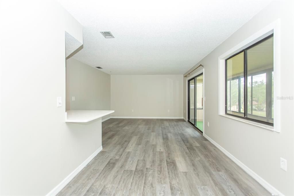 For Sale: $114,900 (2 beds, 2 baths, 1072 Square Feet)