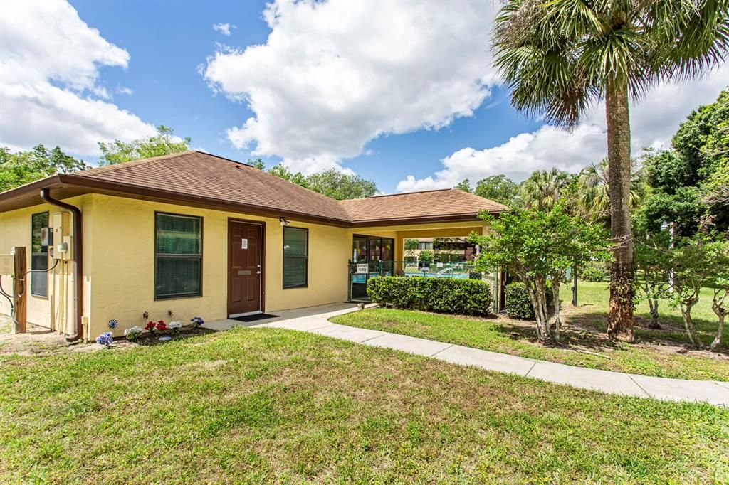 For Sale: $114,900 (2 beds, 2 baths, 1072 Square Feet)