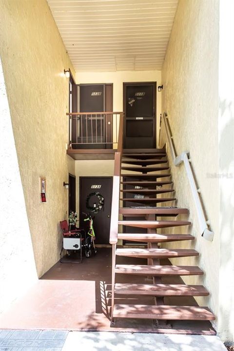 For Sale: $114,900 (2 beds, 2 baths, 1072 Square Feet)