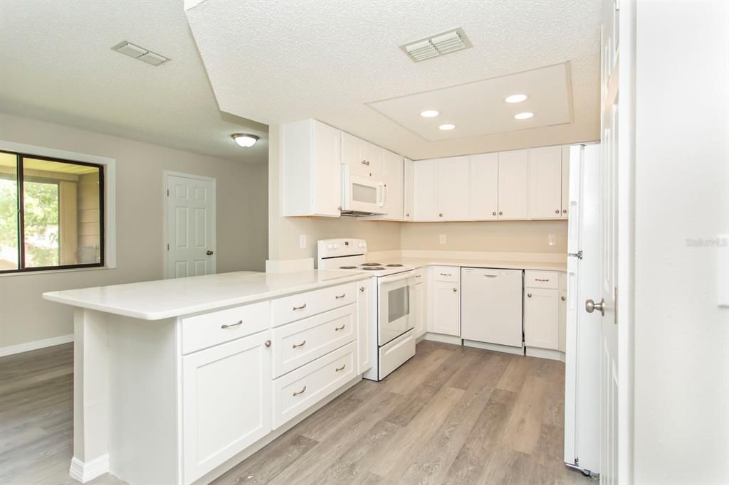 For Sale: $114,900 (2 beds, 2 baths, 1072 Square Feet)