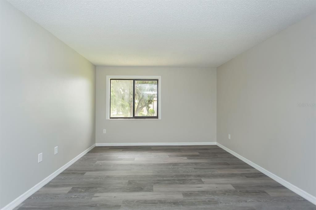 For Sale: $114,900 (2 beds, 2 baths, 1072 Square Feet)