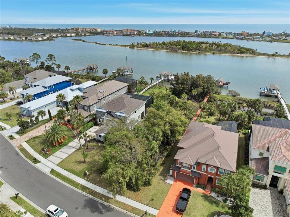 待售: $329,000 (0.47 acres)
