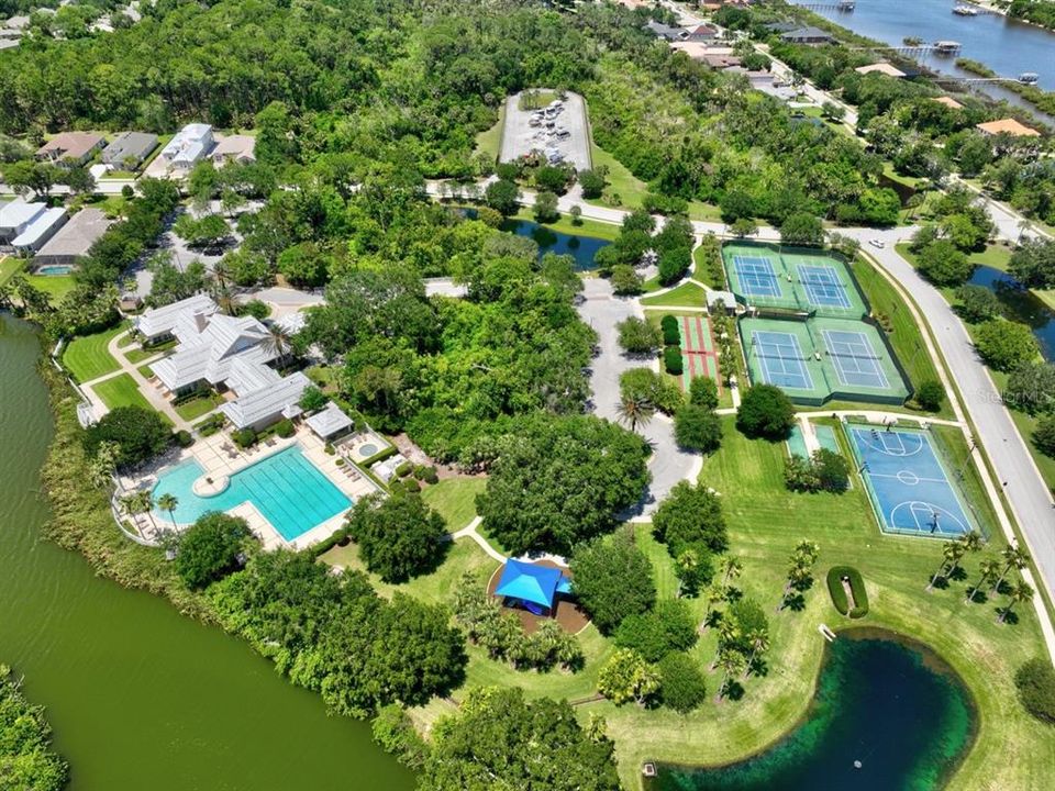 待售: $329,000 (0.47 acres)