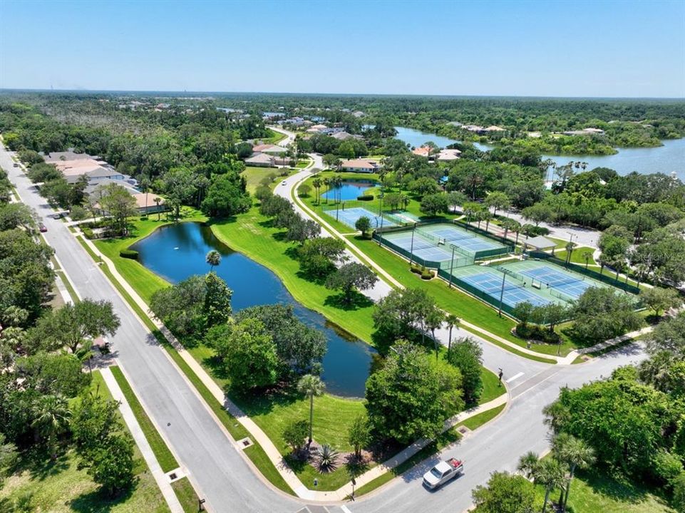 待售: $329,000 (0.47 acres)