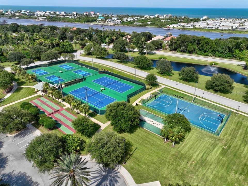 待售: $329,000 (0.47 acres)