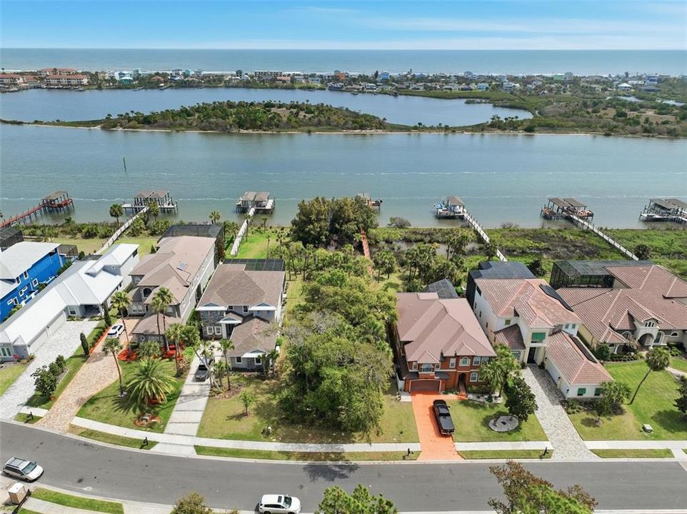 待售: $329,000 (0.47 acres)