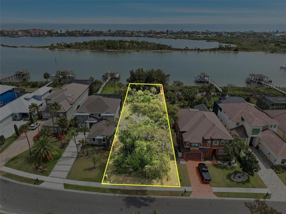 待售: $329,000 (0.47 acres)