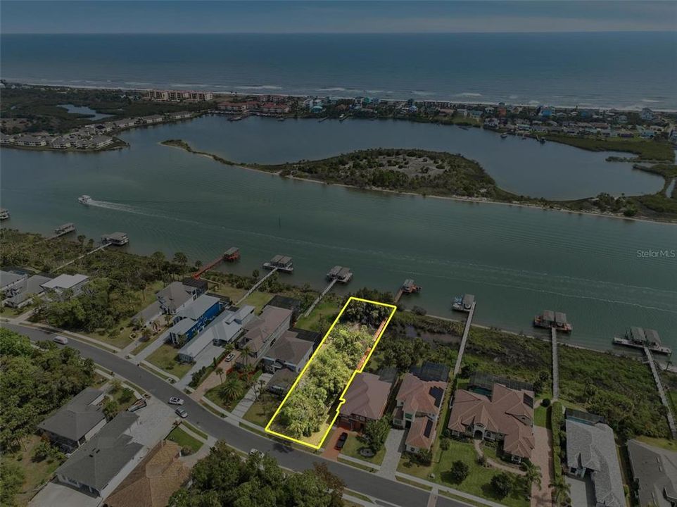 待售: $329,000 (0.47 acres)