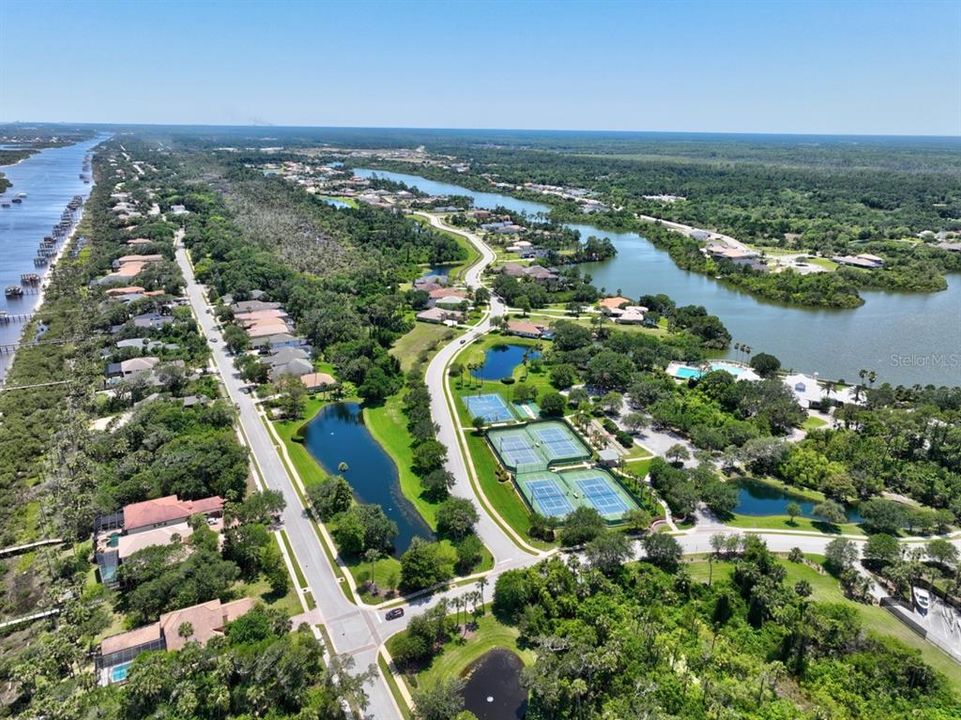 待售: $329,000 (0.47 acres)