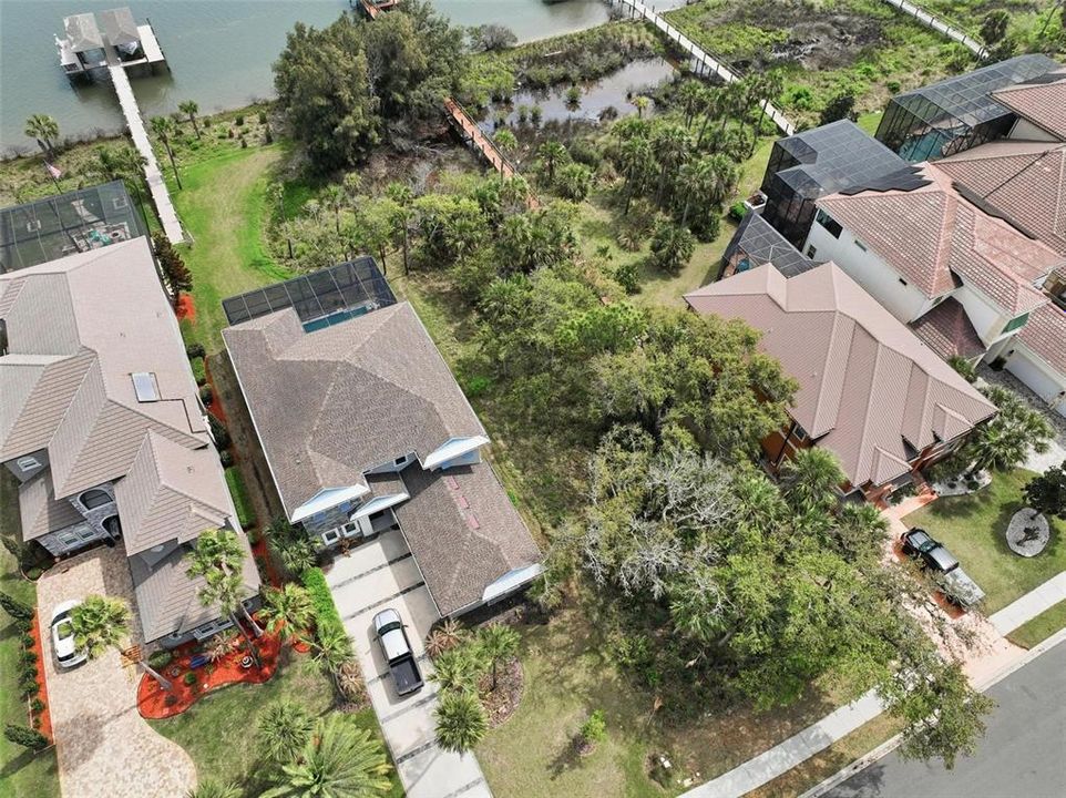 待售: $329,000 (0.47 acres)