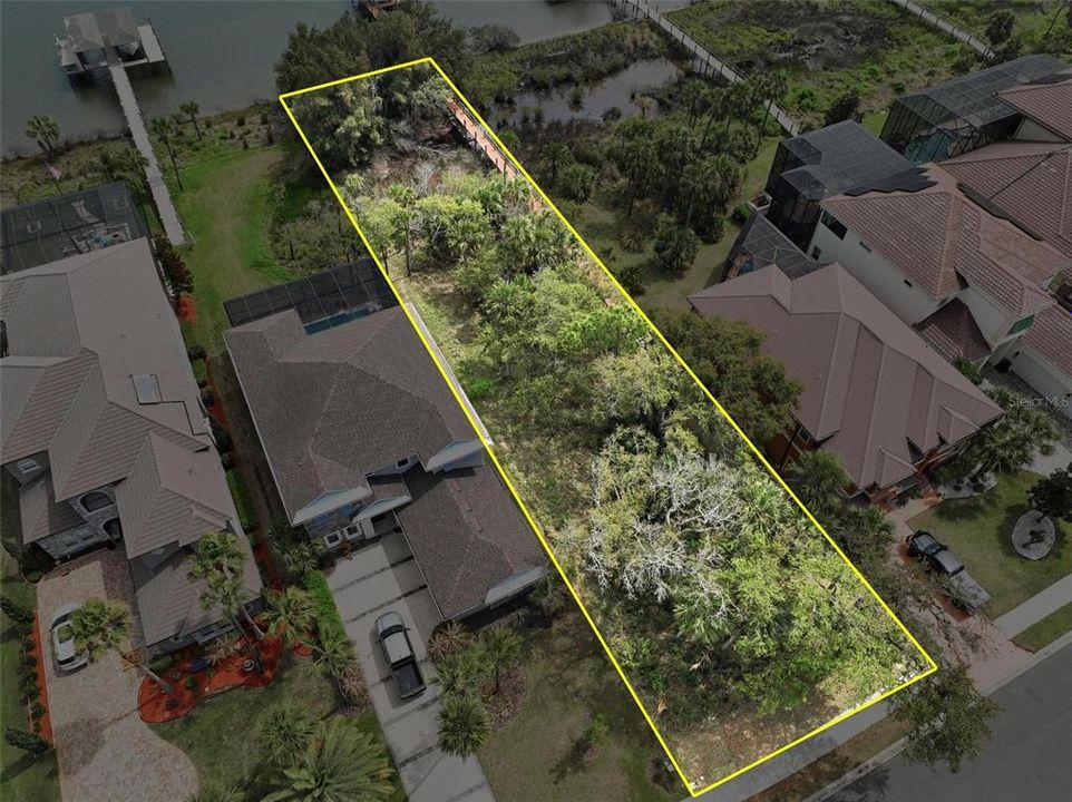待售: $329,000 (0.47 acres)