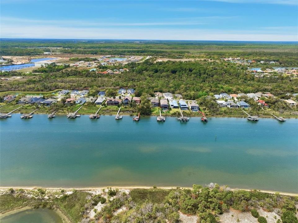 待售: $329,000 (0.47 acres)