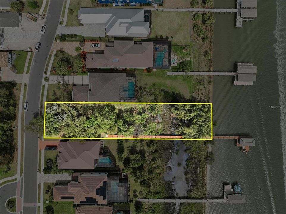 待售: $329,000 (0.47 acres)