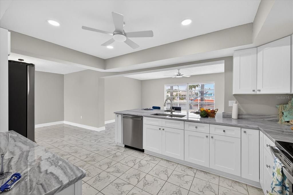 Activo con contrato: $699,000 (3 camas, 3 baños, 2044 Pies cuadrados)