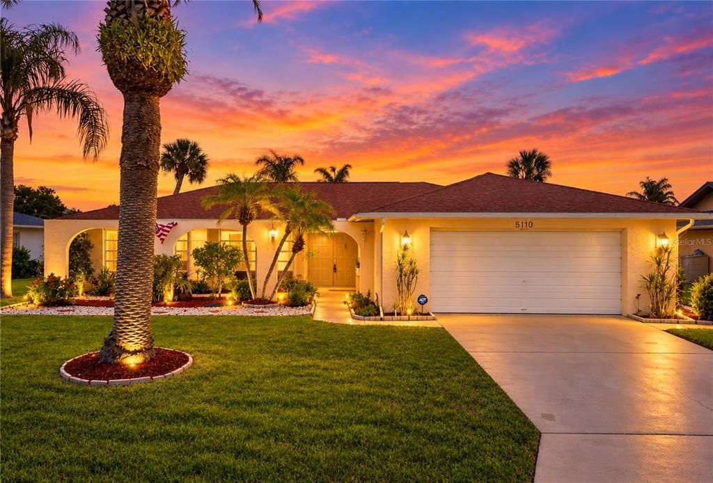 Activo con contrato: $699,000 (3 camas, 3 baños, 2044 Pies cuadrados)