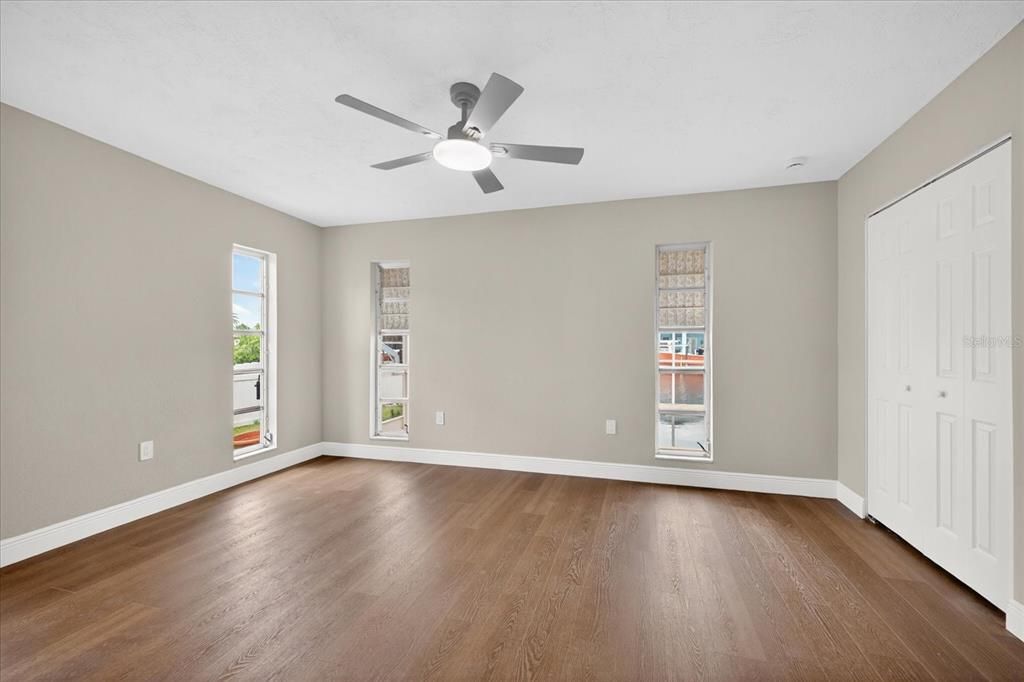 Activo con contrato: $699,000 (3 camas, 3 baños, 2044 Pies cuadrados)