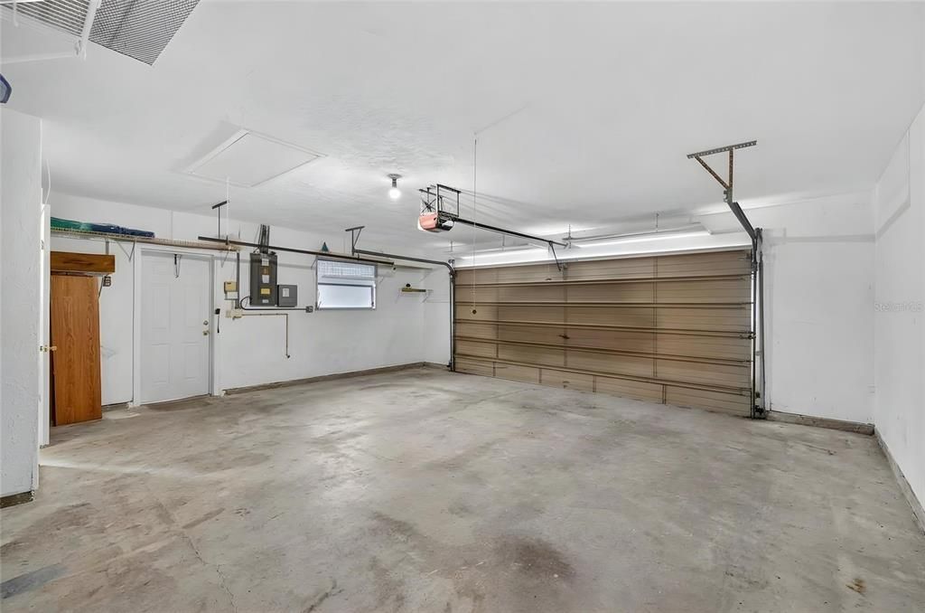 Activo con contrato: $699,000 (3 camas, 3 baños, 2044 Pies cuadrados)