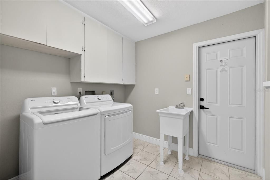 Activo con contrato: $699,000 (3 camas, 3 baños, 2044 Pies cuadrados)