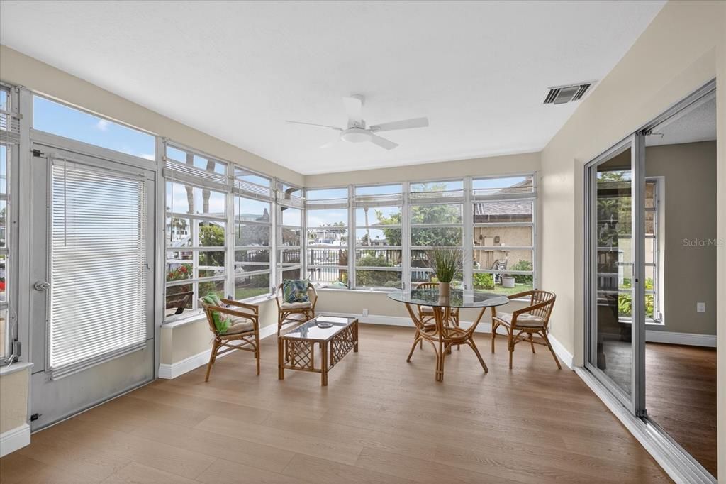 Activo con contrato: $699,000 (3 camas, 3 baños, 2044 Pies cuadrados)