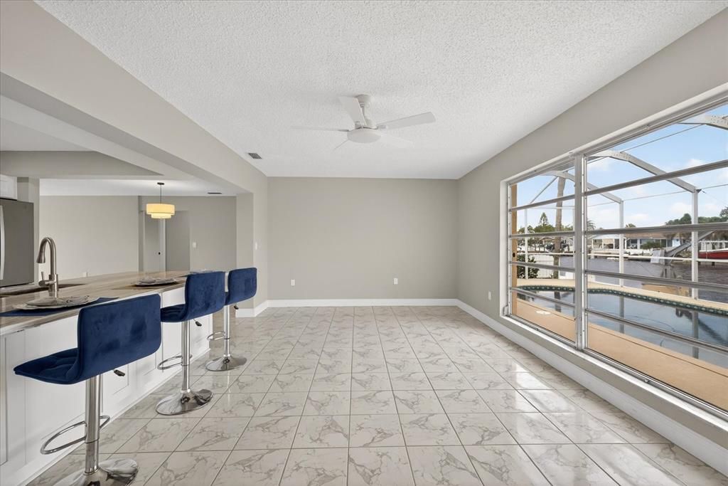 Activo con contrato: $699,000 (3 camas, 3 baños, 2044 Pies cuadrados)